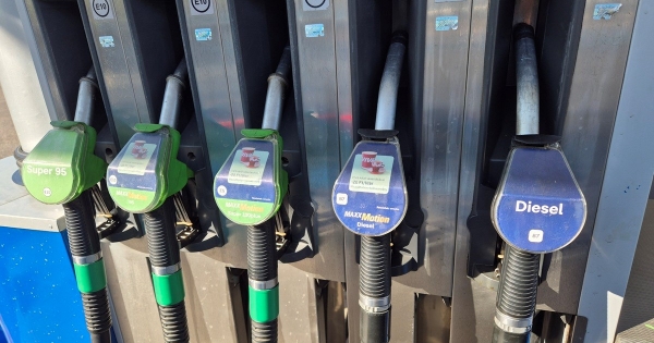 Orbán Viktor: védett ára lesz a benzinnek és a gázolajnak