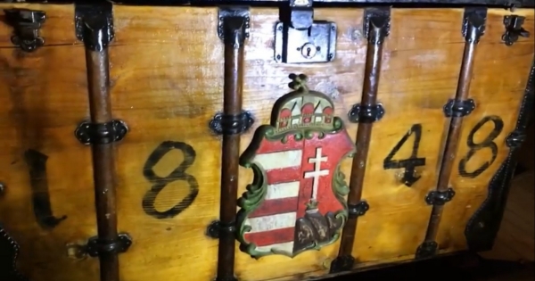 Lebukott az esztergomi számlagyáros