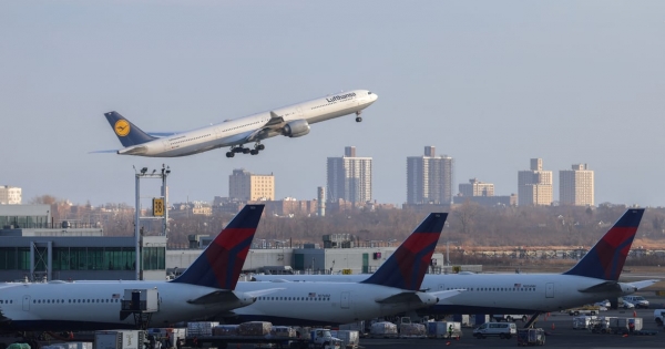Húszezer nyári járatot töröl a Lufthansa az elszálló üzemanyagárak miatt