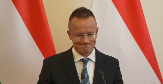 Szijjártó Péter: A politikusok időnként őrült nyilatkozatokat tesznek