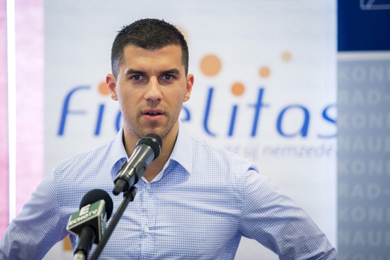 Hogyan épített milliárdos birodalmat néhány fidelitasos, aki jó időben volt jó helyen?