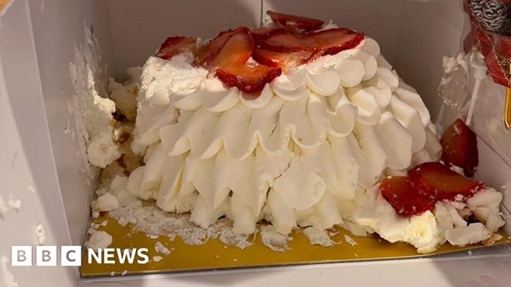 Botrány Japánban: több száz összeesett luxus karácsonyi sütit szállítottak ki