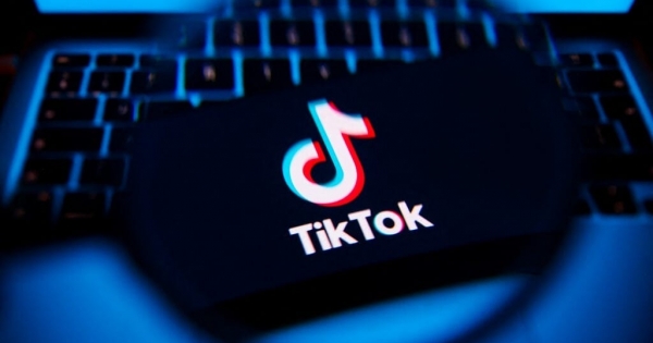 Egymás tenyerébe csaptak a kínaiak és az amerikaiak, pont kerülhet a TikTok-ügy végére
