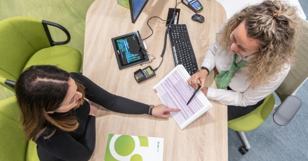 A különadók kiéheztették a bankokat, de így is lenyomják a többi ágazatot a termelékenység javulásában