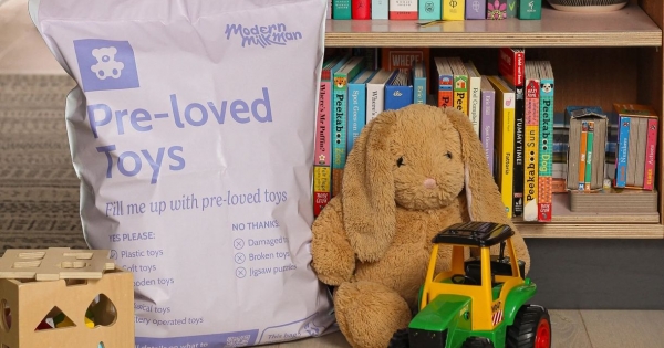 Nincs helye a töltőkábelnek vagy a játékmacinak? Megoldja a tejesember