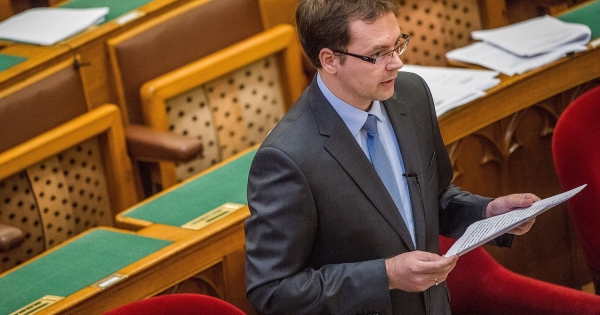 Egyhavi bért hagy a cégeknél az új járulékcsökkentés