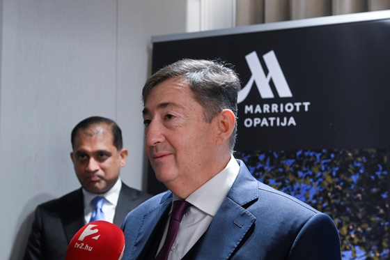 Közel 250 millió forintot jótékonykodik el Mészáros Lőrinc