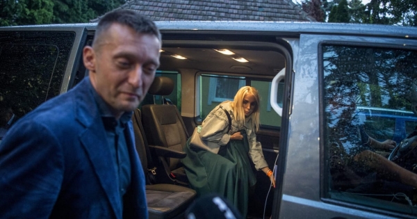 Rogán titkárának apósa, a NER-feleségek segítői és a radar alatt repülők: a propagandahálózat rejtett vámszedői