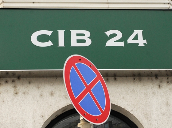 Több mint egy hétig nem tudnak majd este internetről vásárolni a CIB Bank ügyfelei
