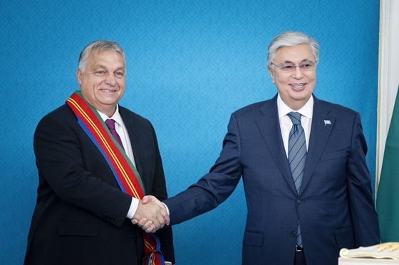 Orbán Viktor a kazah elnöknek: A barátságon túl