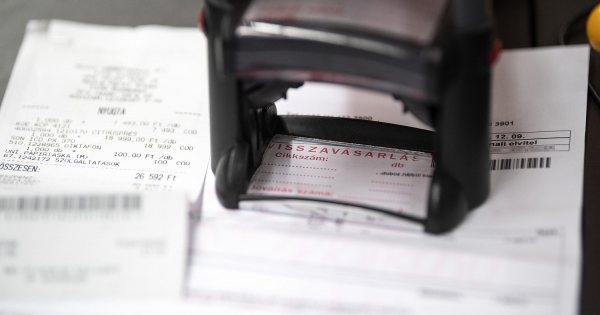 Valóságos számlagyárat számolt fel a NAV