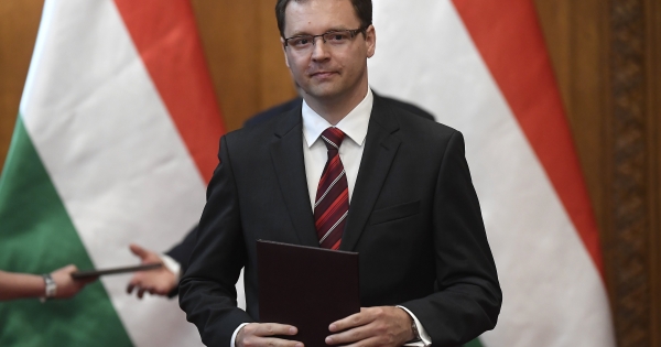 A kormány csökkentette a vállalkozások adóterheit