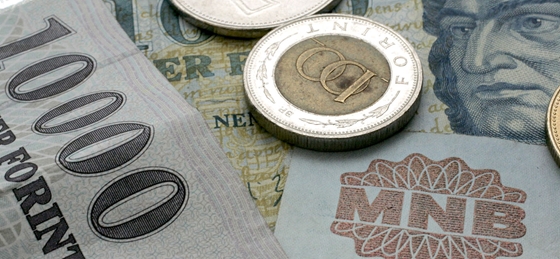 A szakszervezet belement a 16 százalékos minimálbér-emelésbe