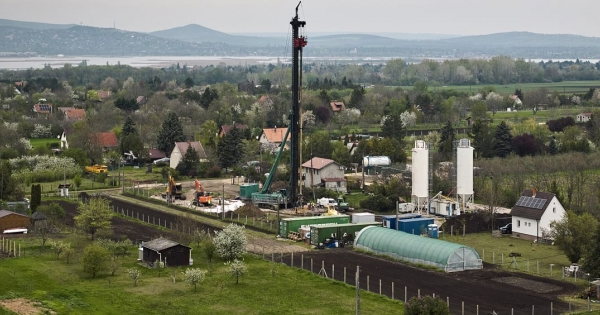 Beperlik a Molt a gárdonyi lakosok és a Greenpeace az olajszivárgás miatt