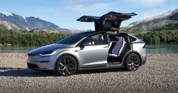 A Tesla kivezeti több modelljét is, helyette robotokat fognak gyártani