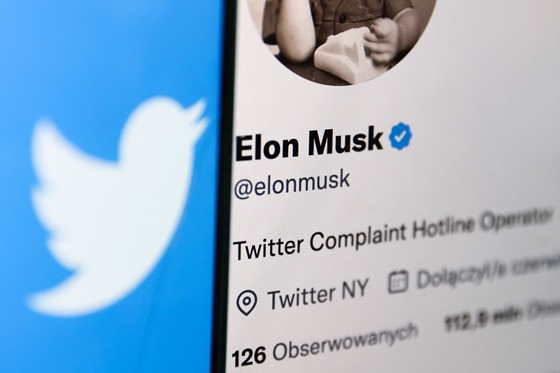 Bloomberg: a Twitter-alkalmazottak nagyjából felét rúghatja ki Elon Musk