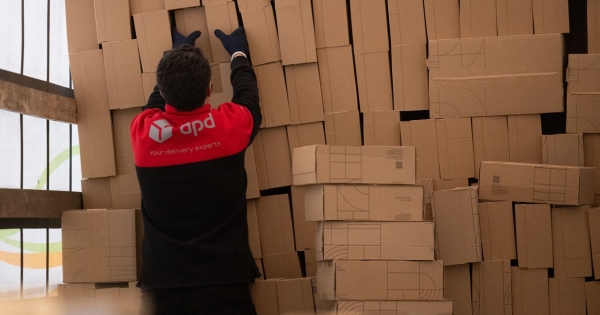 Összefog a GLS és a DPD, hogy több automatából lehessen felvenni a csomagokat