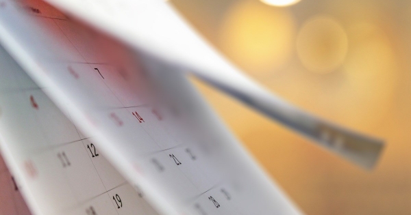 Munkaszüneti napok közelednek: mikor és mennyiért lehet munkavégzésre kötelezni a munkavállalót?