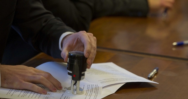 Kártérítést fizethetnek a hivatalok a lassú ügyintézés miatt