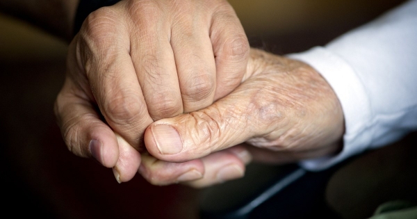 Változhatnak az özvegyi nyugdíjra jogosultság feltételei, muszáj lesz elválni, hogy a későbbi élettárs lehessen jogosult