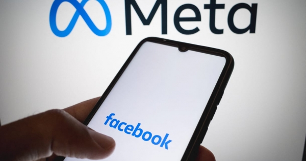 Facebookon árult márkás ruhákat egy nő, lecsapott rá a NAV