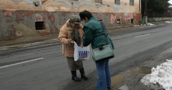Friss nyugdíjasoknak jár-e emelés és Erzsébet-utalvány? Itt a válasz