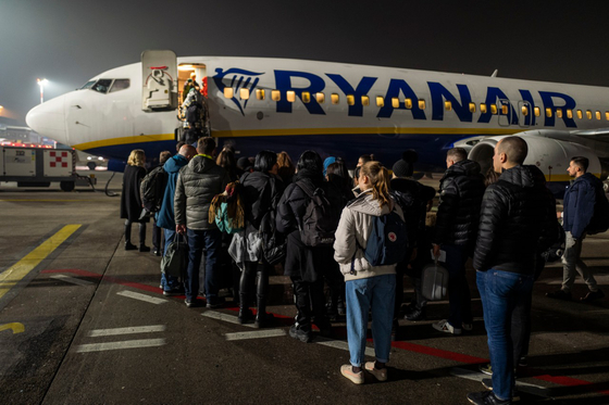 Teljesen leállt a bergamói reptér, mert felrobbantak leszálláskor egy Ryanair gép gumiabroncsai