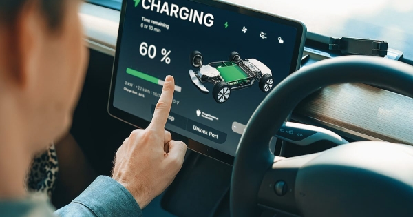 Fejlesztési kényszer, lyukra futás, visszaszorulás: óriási kihívásokról vallottak az elektromosautó-iparba bekapcsolódni akaró magyar beszállítók