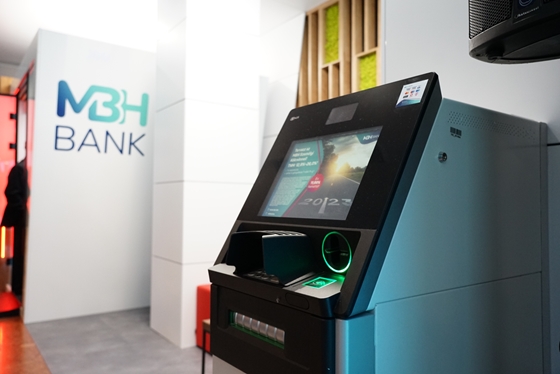 Digitális kioszkokat nyitott az egyetemeken az MBH Bank