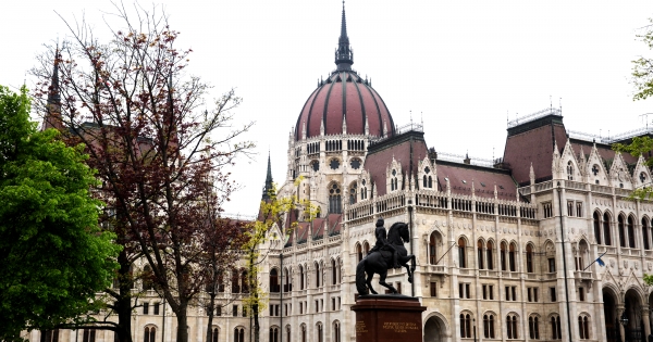Az Országgyűlés előtt a jövő évi óriási adócsökkentési csomag