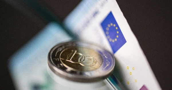 Nagy Márton megszólalt, esni kezdett a forint, megzuhant az OTP árfolyama is