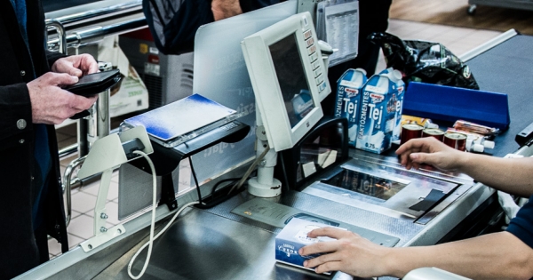 Trükkös próbavásárlás – munkáltatója vitte jégre a pénztárost