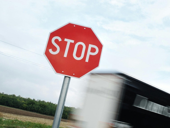 Tisztességtelenek egy autókereskedő szerződései, az ügyészség másokat is perel