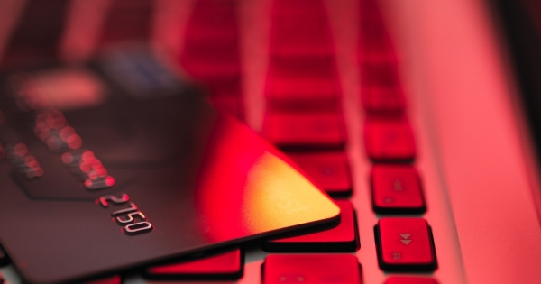 Csalás zsarolóvírusokkal: a kiskereskedelmi cégek többségét már kényszerítették így fizetésre