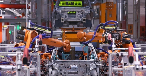 2035-ig tartó adómentességet kaphatnak a német elektromos járművek, hogy az autóipar ne rúgjon ki százezer embert