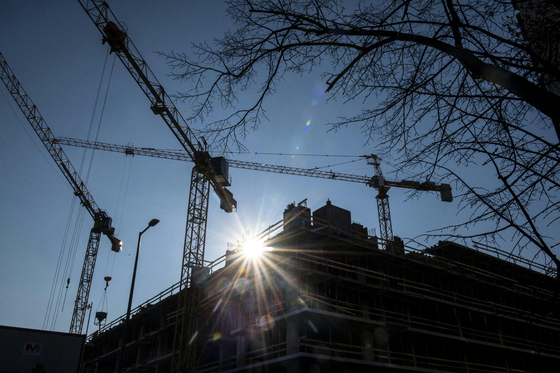 Másfél év zuhanás után megérkeztünk a Covid-időszak szintjére: miért nem akarják a cégek Magyarországon elkölteni a pénzüket?