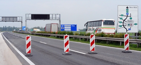 Visszavonták a tendert az M1-es három sávossá bővítésére