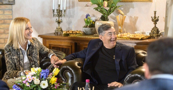 Egymilliárdos osztalékot fizetett magának Várkonyi Andrea, aztán kirúgott kilenc embert az ügynökségéből