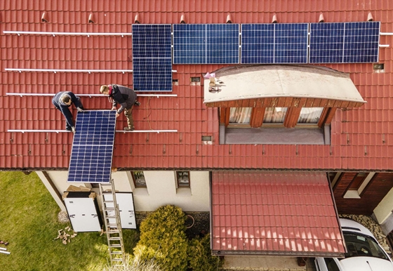 Csődközelben a napelemes cégek, mert az állam egyetlen pályázónak sem fizette még ki a rég elnyert támogatást