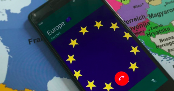 Olcsóbb lesz hazatelefonálni az EU-ból, megszűnik a roamingfelár
