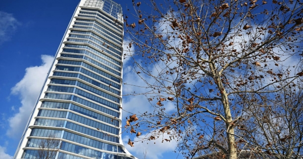 Járai Zsigmond kiakadt, a kisbefektetők összeesküvést gyanítanak – lassan halad a Mol-vezetők vitatott részvényeladásának vizsgálata