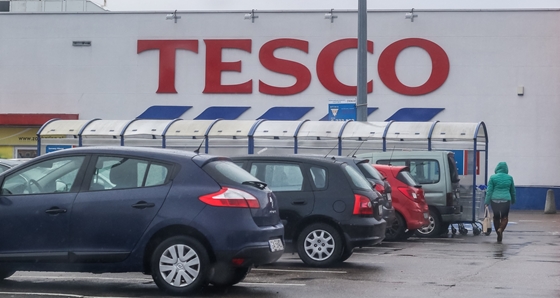 Négyszer annyi lesz a Tesco extraprofitadója, mint a tavalyi nyeresége