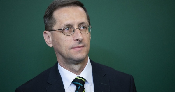 Varga Mihály: nincs napirenden az euróbevezetés