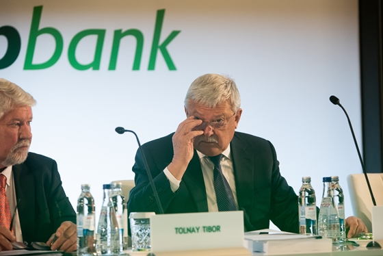 Beesett az OTP árfolyama, Csányi Sándor bevásárolt közel félmilliárd forintért