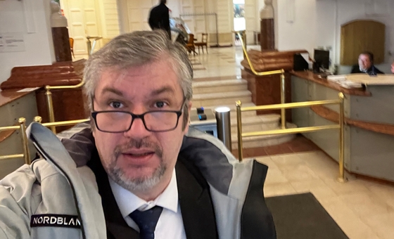 Hadházy: Félmilliárdért intézett utasszámlálást Lázár minisztériumának egy cég, de a vasúti számlálókat csokiban fizette ki