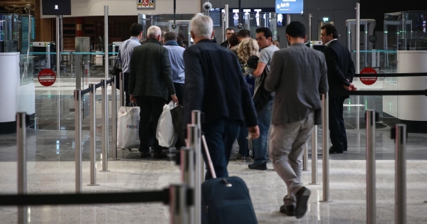 Egyéni vállalkozó járulékfizetési kötelezettsége külföldi munkaviszony, külföldön folytatott tanulmányok mellett