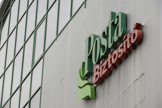 Kiszáll az állam a Posta biztosítókból