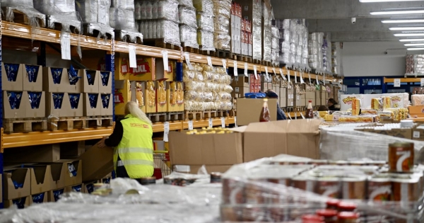 Tényleg hiperolcsó lett az orosz diszkontlánc első magyar boltja, cserébe egy városszéli raktárig kell elzarándokolnunk