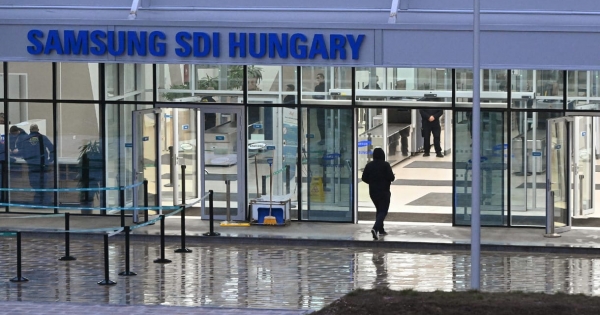 Szankcionálta a gödi akkugyárat a Katasztrófavédelem amiatt, hogy korábban szabálytalanul szállítottak el onnan veszélyes anyagokat