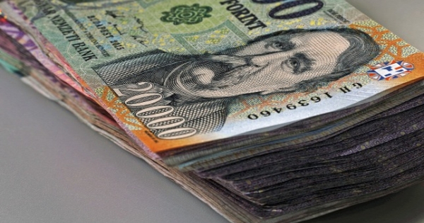 Évente 369 ezer adót fizet az átlag magyar